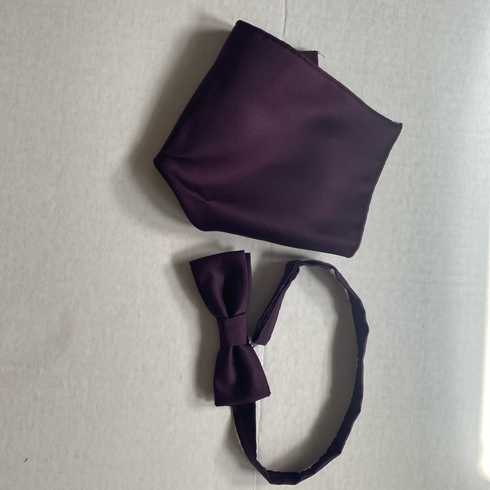 Men’s bowtie and pocket Square set Plum
